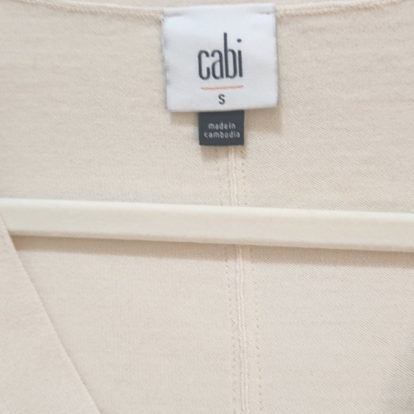 V-Neck Buttoned Cream Top - Picture 2 of 8